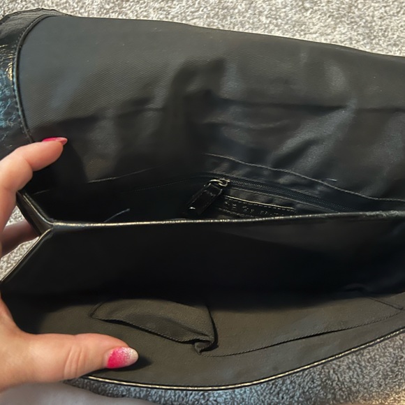 EUC BCBGeneration black clutch - Picture 5 of 6